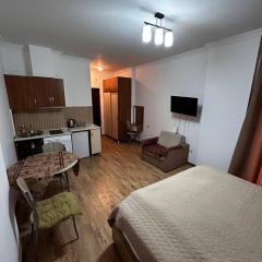 Студия с балконами на море и горы