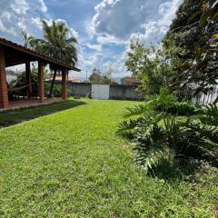 Casa com jardim no Itaguá a 2min da orla