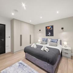 Modern 4 Bed 4 Bath Home in Reading Perfect for Business and Contractors with Free Parking!