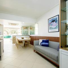 Apto amplo à 350m da praia Jurerê SK6196