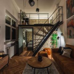 Central Designer Loft - Modern & Chic