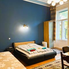 City Central Apartments 2 next to New York Cafe