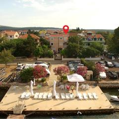 1 Bedroom Gorgeous Apartment In Turanj