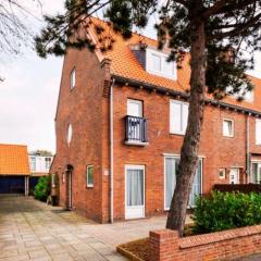 Spacious beach house with parking