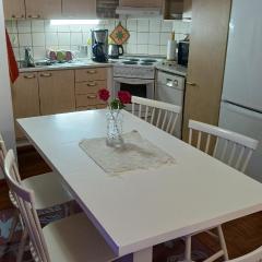 Kaksio oma piha ja autoparkki