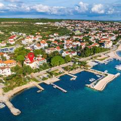 1 Bedroom Amazing Apartment In Turanj