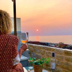 Leon Suite, seafront residence!