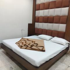 Family Hotel - Paharganj Guest - PG