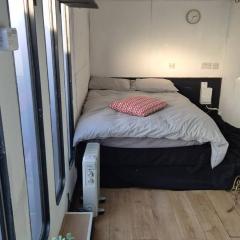 Bright Tiny Studio with Shower & Kitchenette