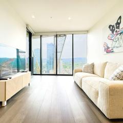 Central & Spacious Apt in Rundle Mall with Balcony