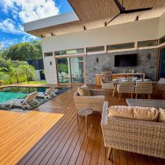 Private Pool with direct access to 2 beaches!