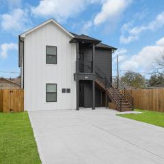 Sleeps 7 Heart of Houston Near All Major Attractions!