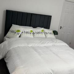 Bungalow - Sleeps 2 - Parking - Garden