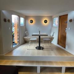 Modern -recently renovated- boat city center by Magere Brug