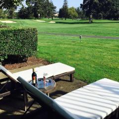 Luxury Napa Getaway Golf Views King Bed