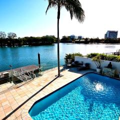 Surfers Paradise Escape Heated Pool STAY 5 PAY 4