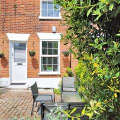 Colchester, CosyQuietOpen FirePatioPetsTrain