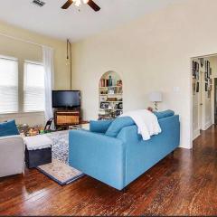 Sunny Private Room Near Downtown Lafayette