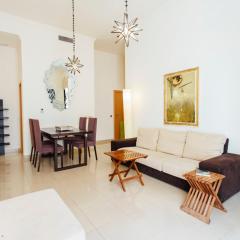 Bright and Central- 2Bd 1Bth- Malhara