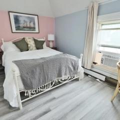 Chic & Sunny 1BR Hideaway- Apt 1