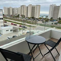 Depto a pasos de la playa, vistas al mar