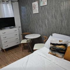 Cozy room right in the heart of the city, close to everything you need