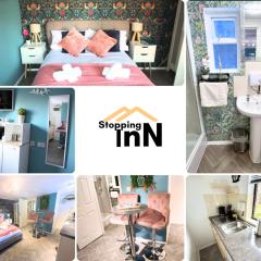 Thorpe Park Studio - Detached Stay & Free Gated Parking