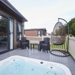 Lucas Lodge with Hot Tub