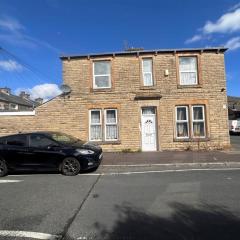 Spacious 3B Home, ideal for contractors & family!