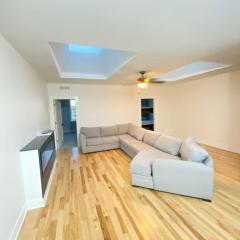 New Cozy Rooftop Retreat - Skylight & Private Deck