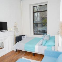 West Village Escape - Steps from Subway Cafes