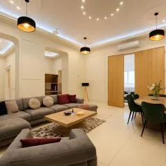 Magnificent 3BR w Balcony by the Parliament