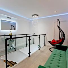 Lionsgate Court（Heartwood Court）