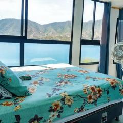 Casa frente al mar en la montaña