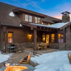 Modern Mountain Home w Cozy Fire Pit 15 Mins frm Northstar Maple by AvantStay