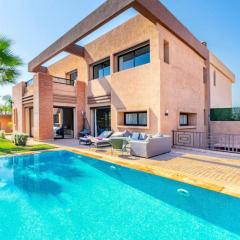 Luxury 4-ROM Villa with private Heated pool in Akenza ,free Airport transport service