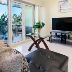Lovely Apartment with 24h security - walking distance to beach, downtown, shops and restaurants