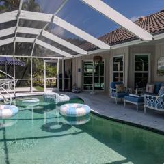 Whimsy-Coastal Close-to-Beach Marco Home