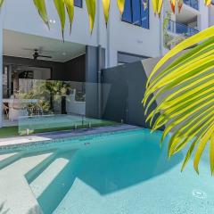 3 Bed Beach Retreat with Pool 1 min walk to sand