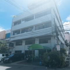 RedDoorz @ Junquera Extension Cebu