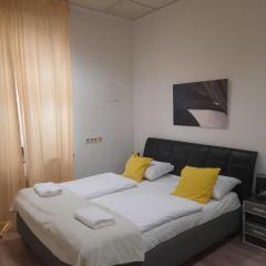 Bright 1BR Apt, Prime Vienna Location & WIFI