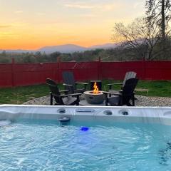 Mountain Escape, Yosemite South Gate House with Hot Tub, Views & Game Room, Near town