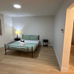 Cozy Room with Private Washroom Near Metrotown