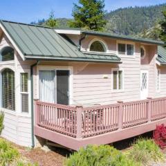 Luxury Cottage with Furnished Deck in Trinity, California