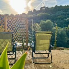 ULIVI - Comodità e tranquillità con Patio e Parcheggio