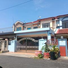 Sekinchan No 4 Landed House 15pax