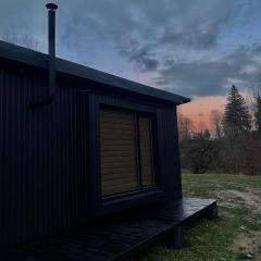 Будиночок між річками Гирло