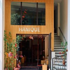 Hanique Cafe and Stay
