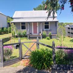 Lavender Cottage - Cute, Cosy & Pet Friendly