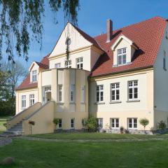 Wohnung In Der Ersten Etage Des Herrenhauses
